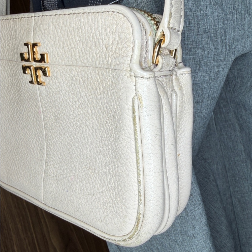Tory Burch like new condition leather light blush Crossbody. Gold hardware. - Picture 7 of 12
